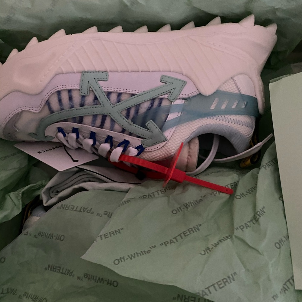 Men’s size 40 off-white shoes